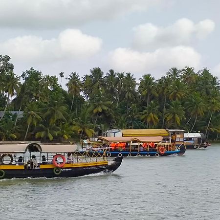 Islandstay-A Riverside Property Kollam Exteriér fotografie