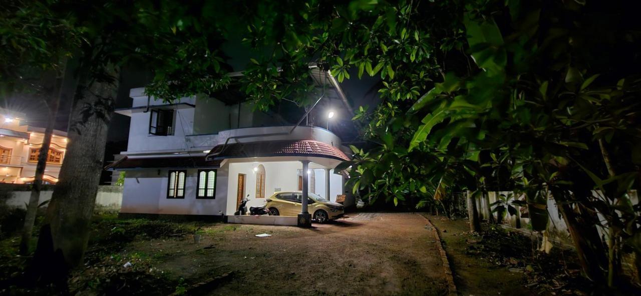 Islandstay-A Riverside Property Kollam Exteriér fotografie