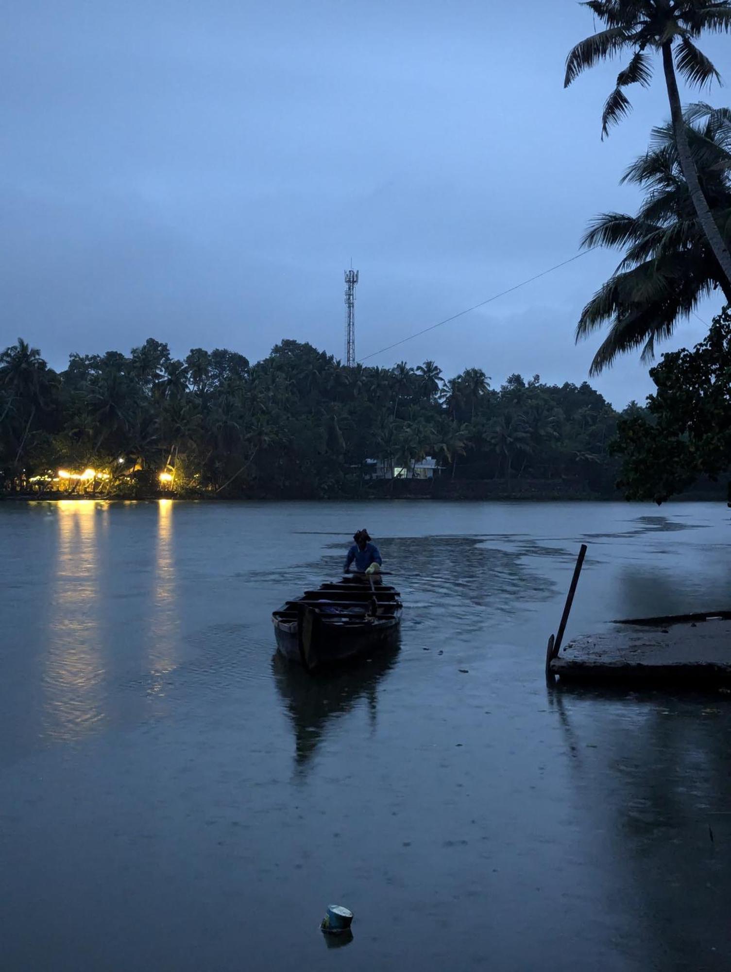 Islandstay-A Riverside Property Kollam Exteriér fotografie