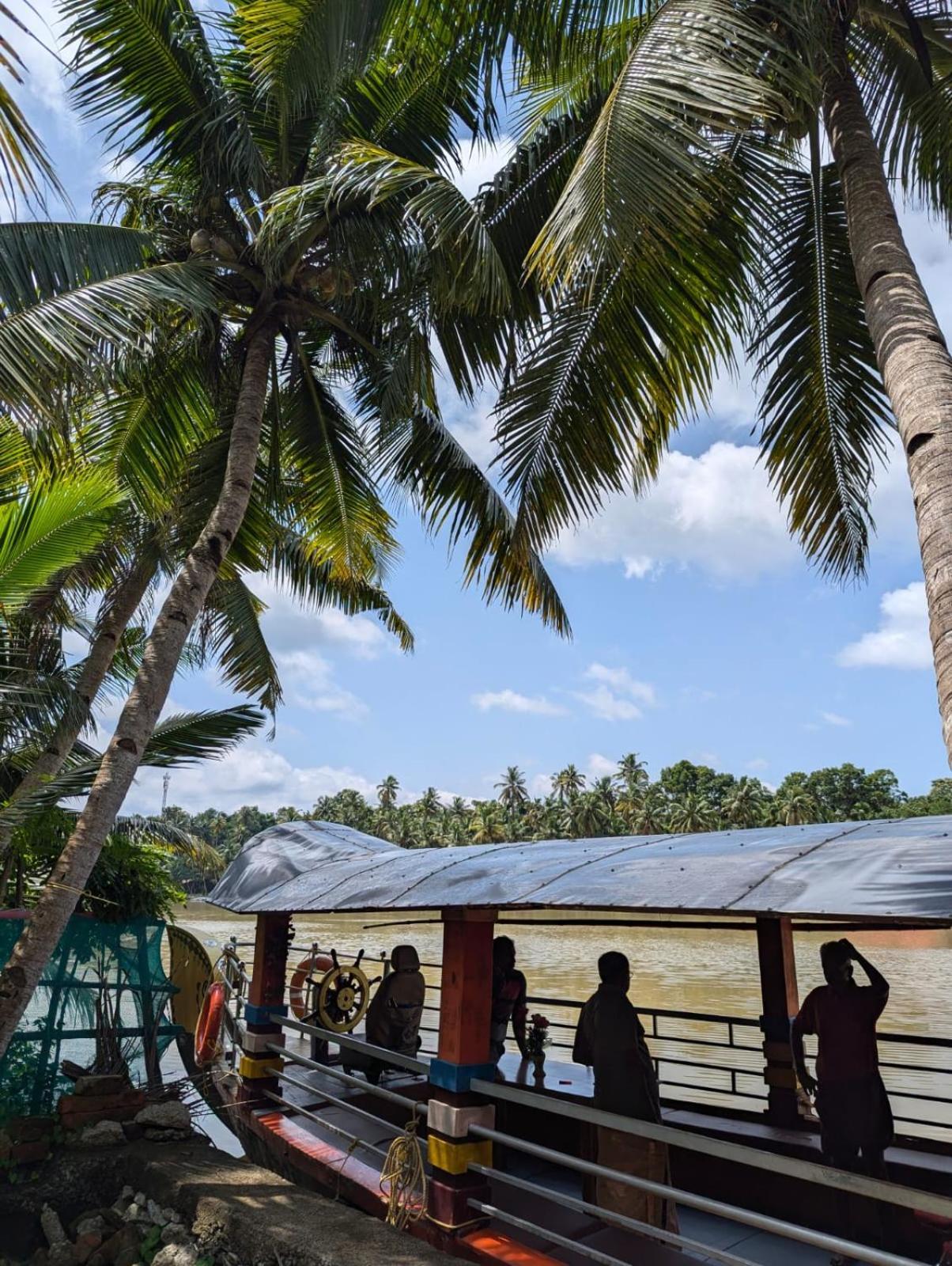 Islandstay-A Riverside Property Kollam Exteriér fotografie